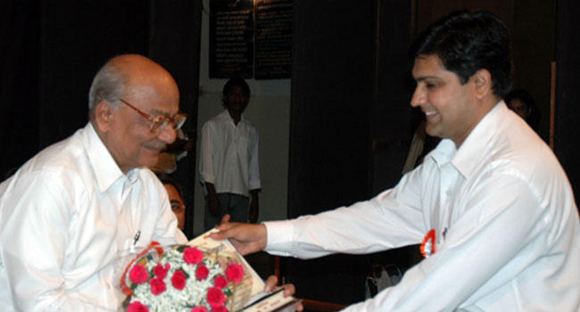 Noted Marathi literary critic R G Jadhav passes away